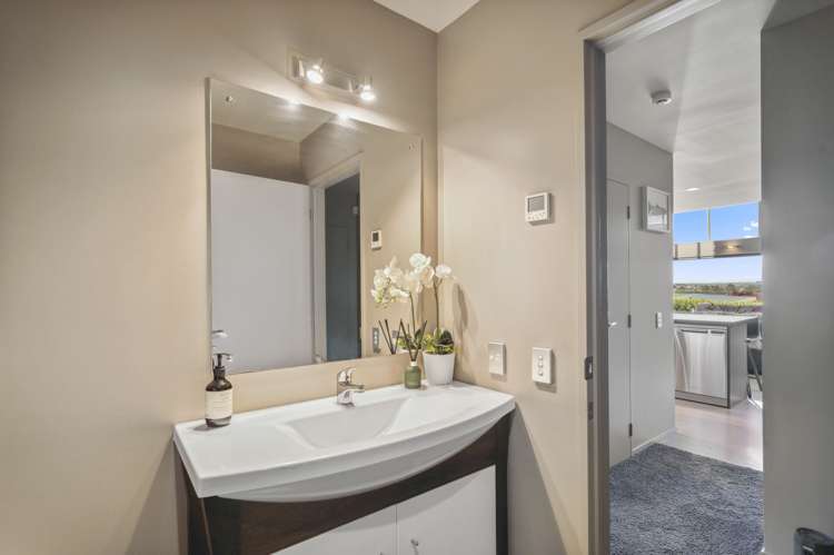 1/10 Krissell Place Acacia Bay_16