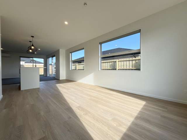 9 Accadia Drive 11103_3