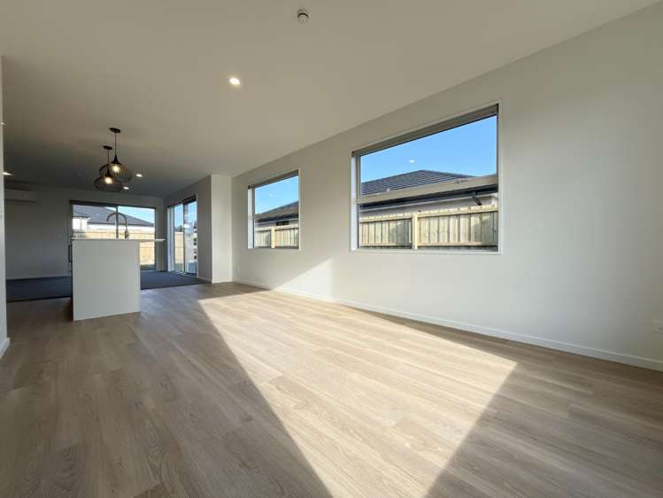 9 Accadia Drive 11103_3