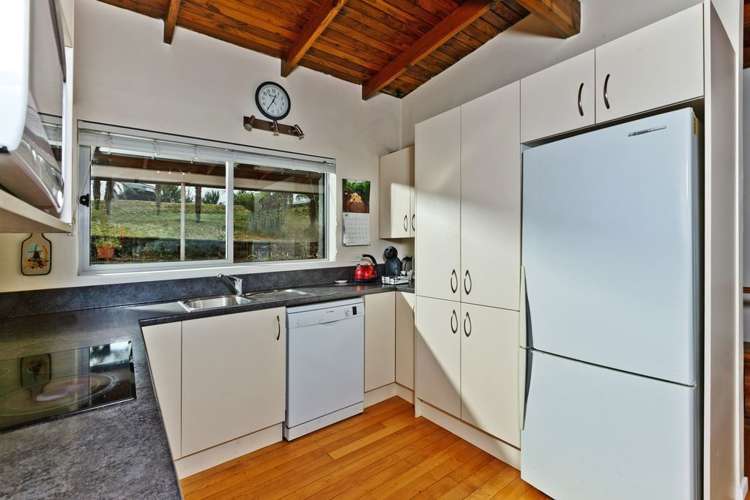 669 East Coast Road Browns Bay_24