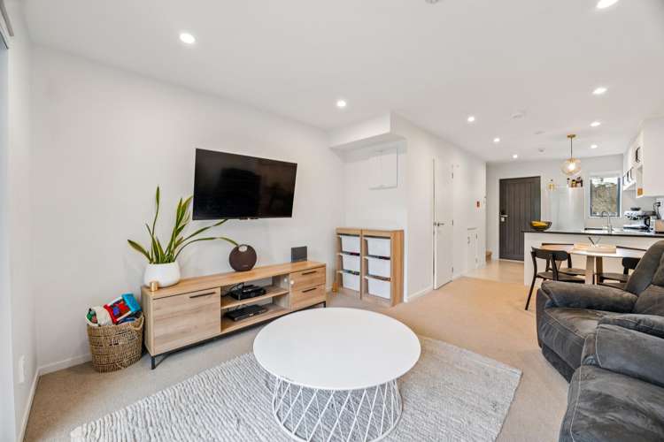 17/18 Hewlett Road Massey_5