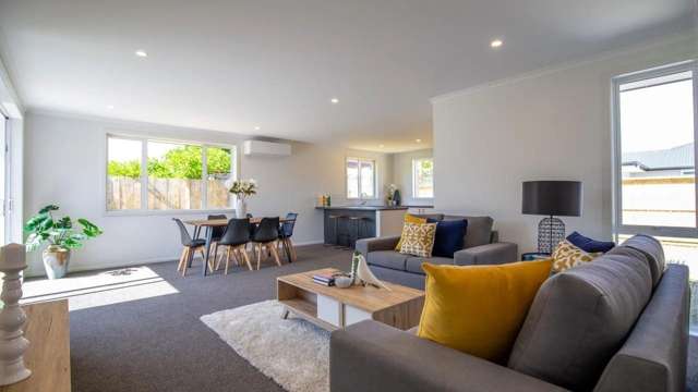 Modern Near-New 3-Bed, 2-Bath Home – Leamington