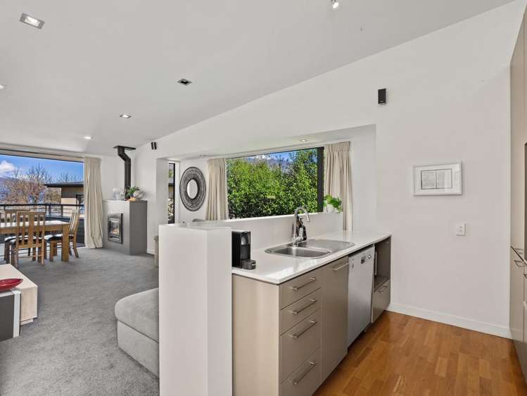 11/89 Thompson Street Queenstown_8