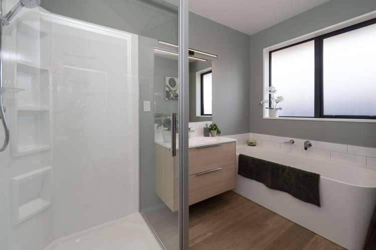 4 Strowan Avenue Elgin_21