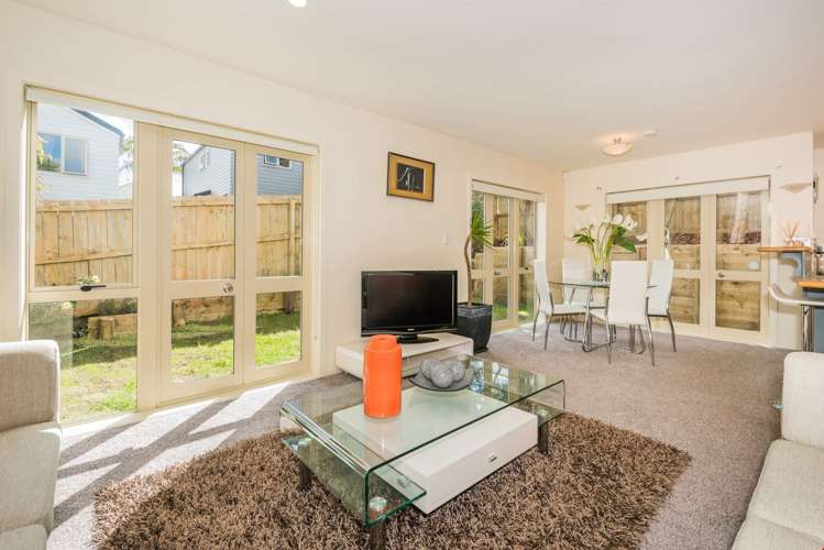 2/24 Fields Parade Oteha_2