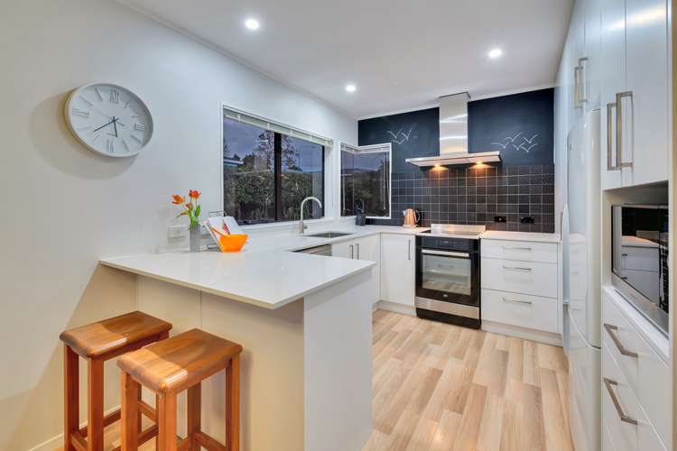 2/51 Beach Road Pahurehure_7