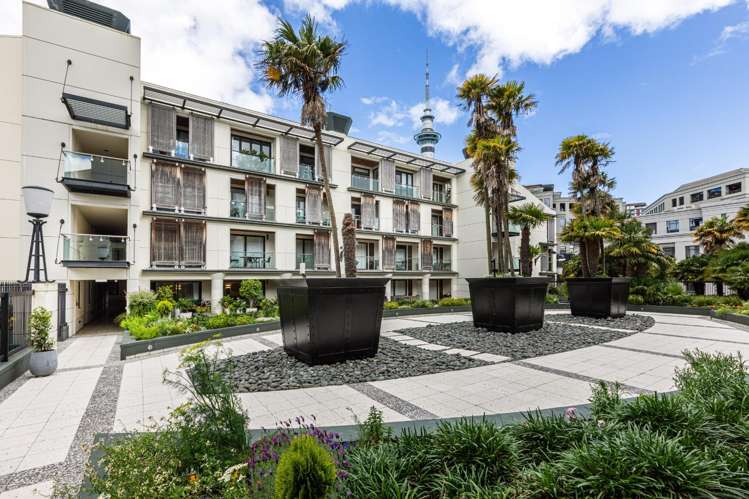 GC/20 Pakenham Street East  (with 2 carparks) 10015_14