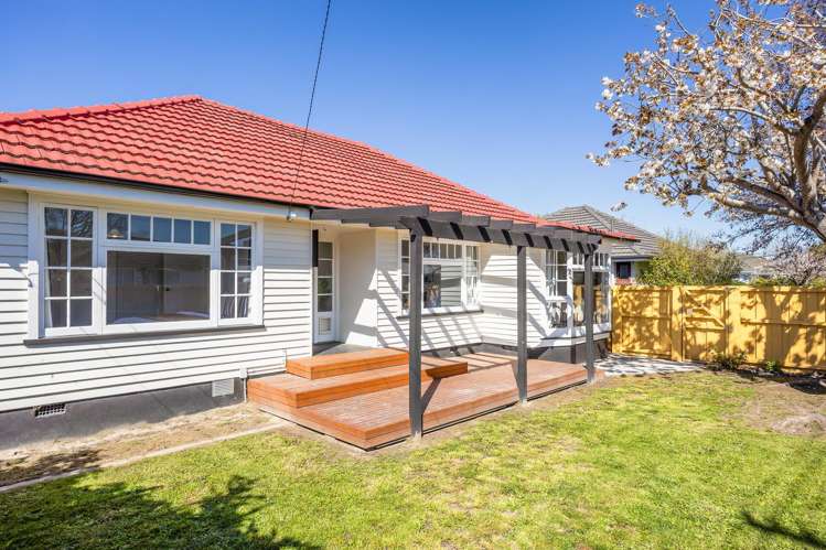 62 Achilles Street Burwood_12