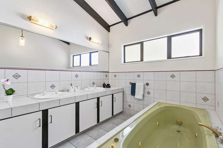 69 Rosecamp Road Beach Haven_11