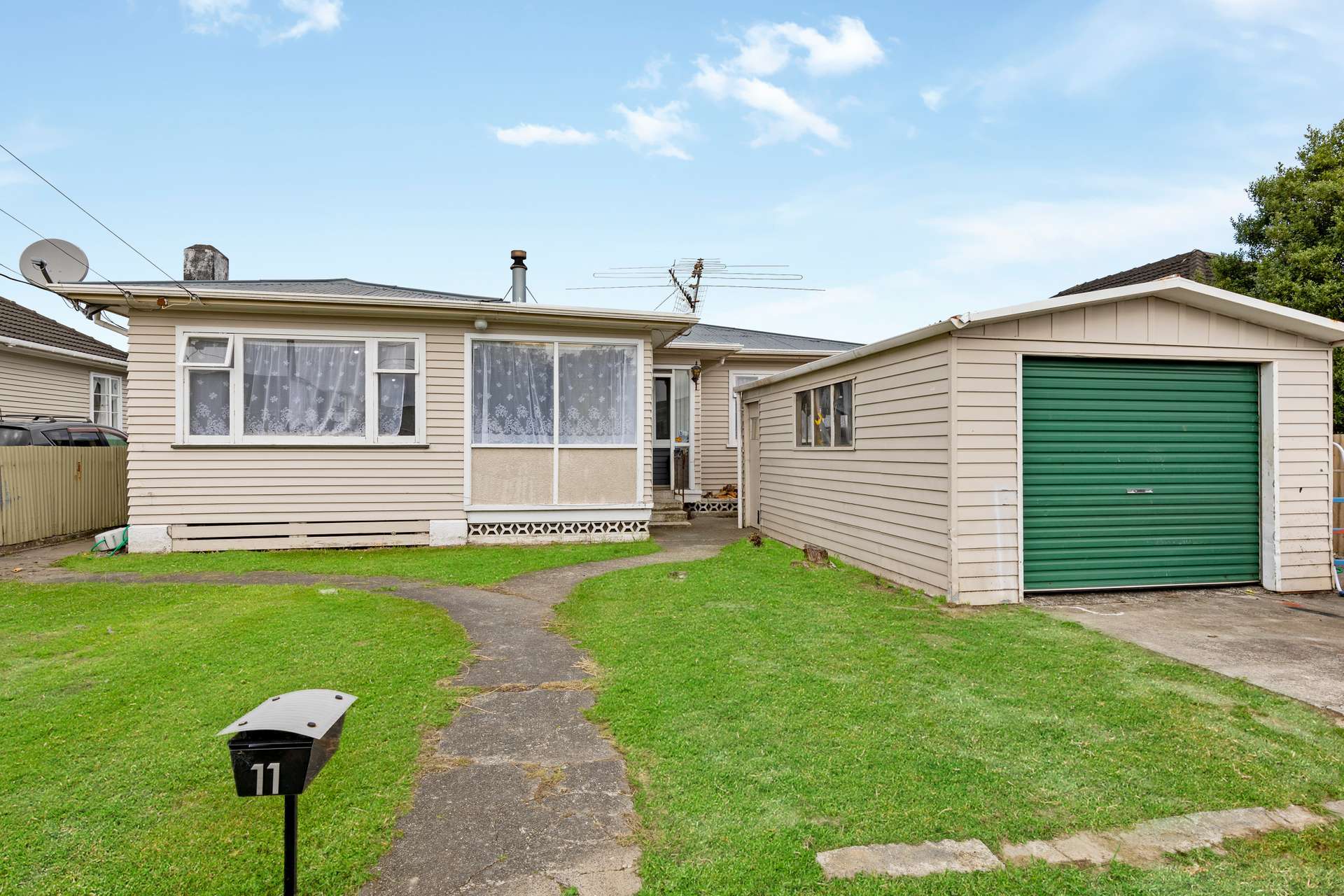 11 Russell Road Wainuiomata_0