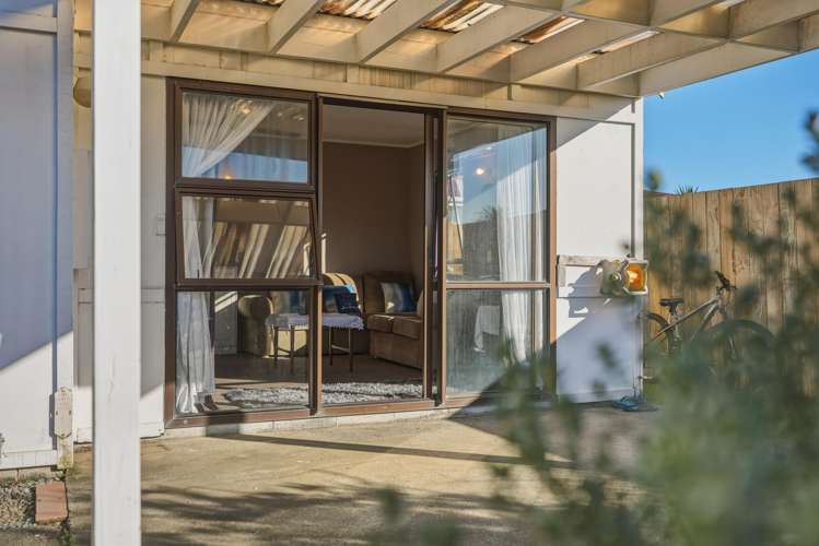 Flat 2/103 Matthews Avenue_3
