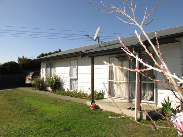 2 Caernarvon Drive 10480_2