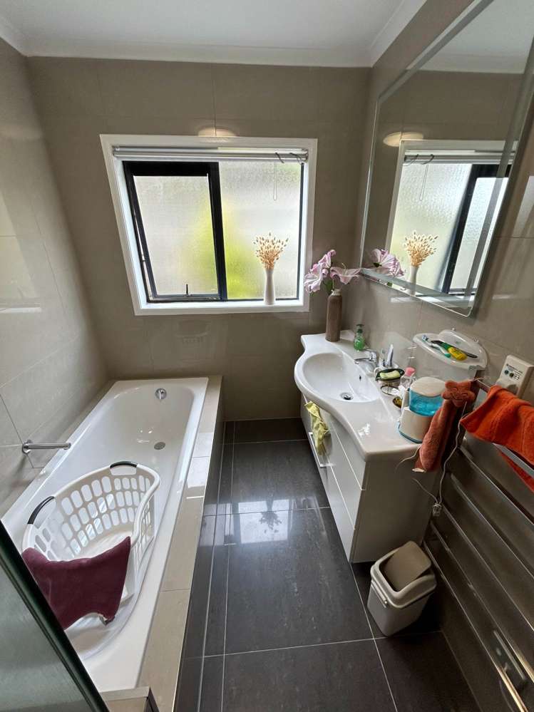 42 Newinn Crescent East Tamaki Heights_11