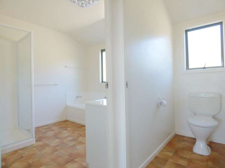 9 Whiteley Place Taharoa_11