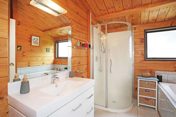 212B Glenbrook Beach Road Glenbrook Beach_16