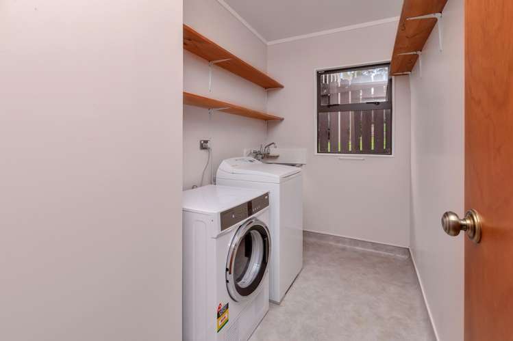 25 Raumati Crescent Onerahi_12