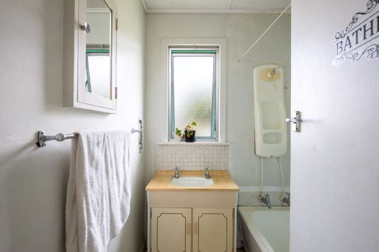 30 Leslie Street Waitara_11