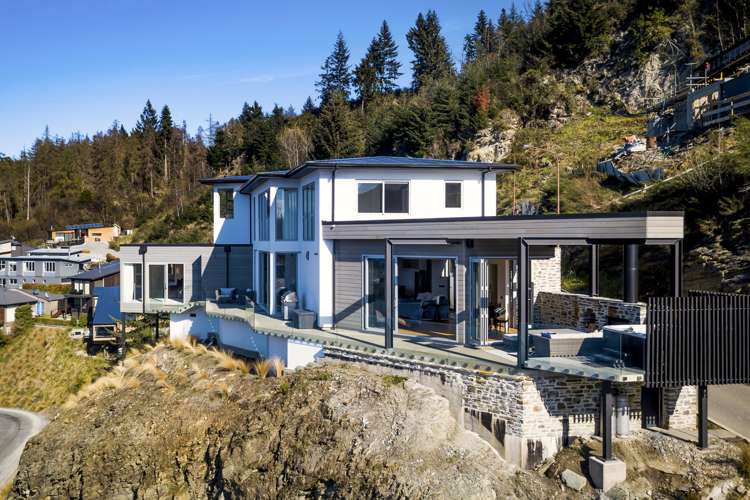 1 Conifer Lane Queenstown_9
