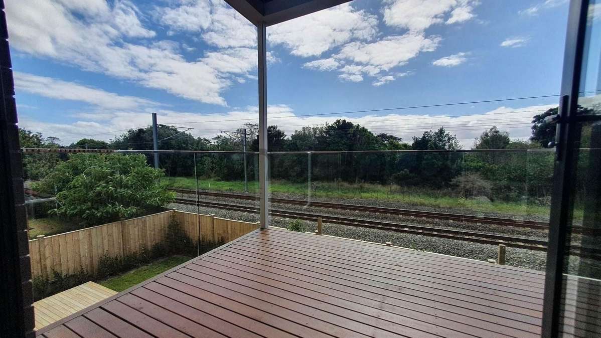 Modern 3Bedroom Family Living in Mount Albert 4