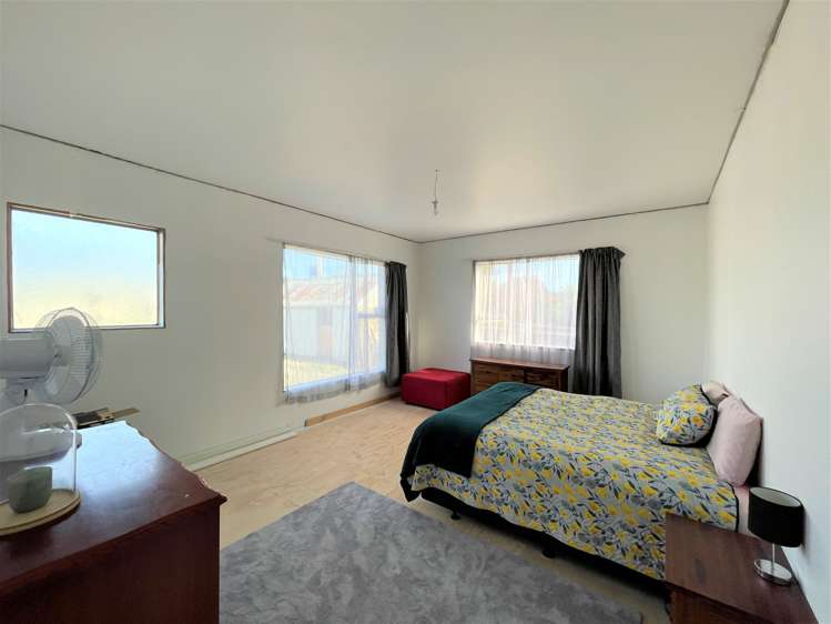 33 Main Road Owaka_12