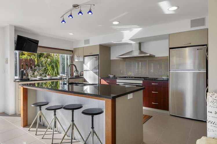 26 Whakamoenga Point Acacia Bay_12
