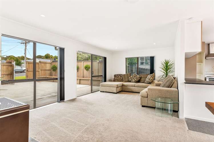 2/14 Matama Road Glen Eden_3