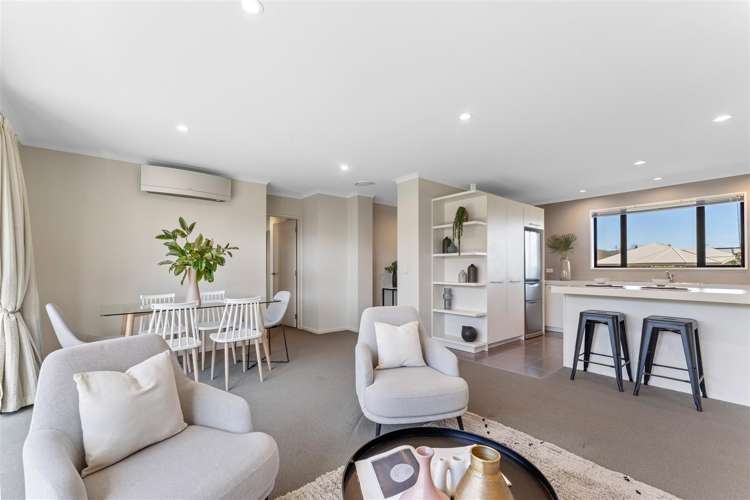 8 Cambelldon Crescent Stoke_12