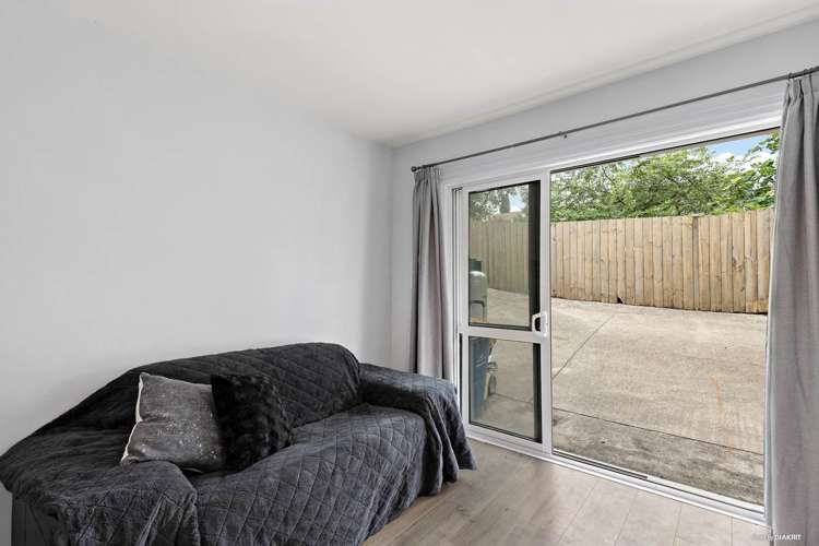 3a Royal Road Massey_14