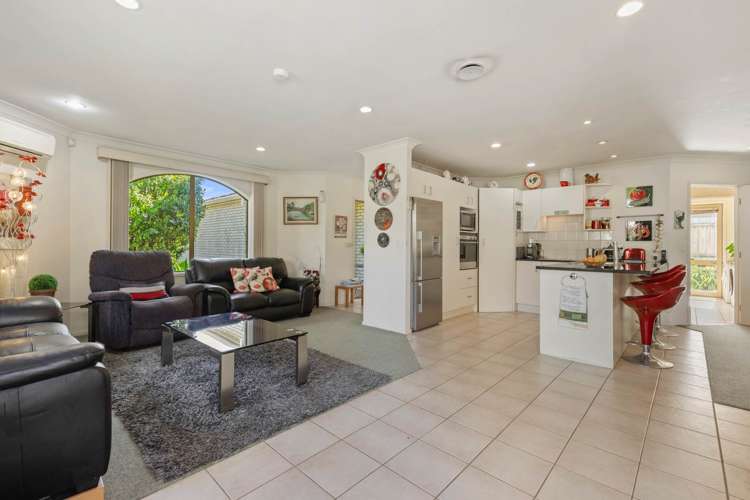 6 Castlehill Court Wattle Downs_9