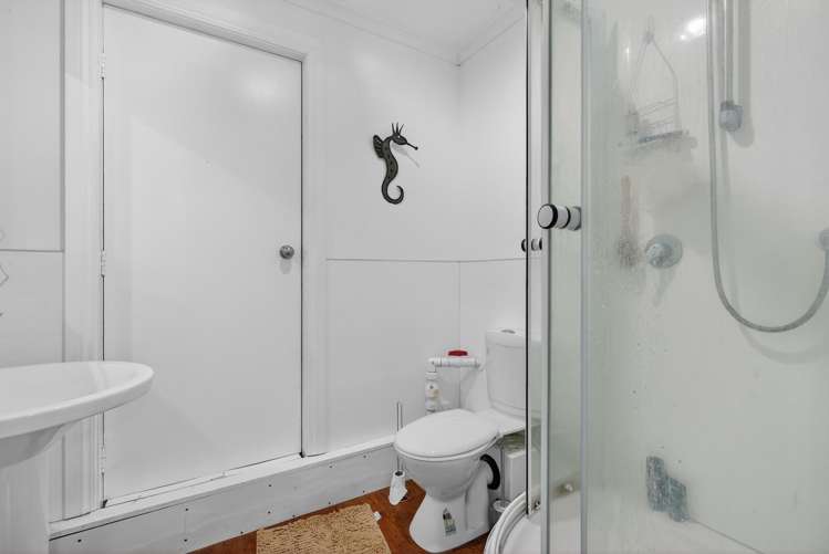 5 Tiniroa Grove Silverstream_24