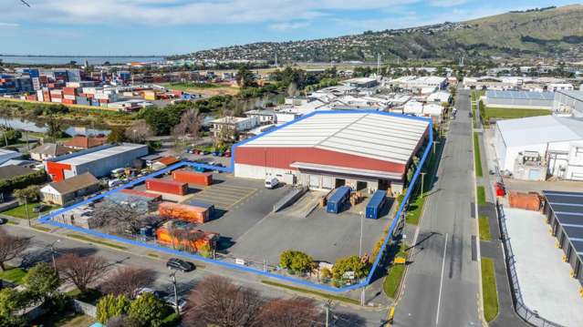 Port Proximity Distribution - Huge Yard Area