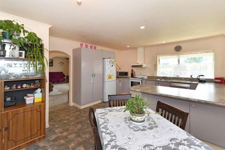 27 Lord Auckland Road Wakefield_5