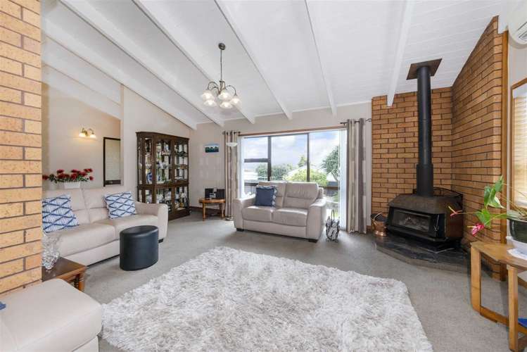 208 Edmonton Road Te Atatu South_6