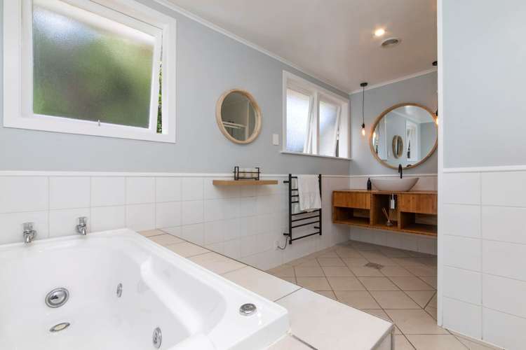 141 Woodlands Park Road Titirangi_16