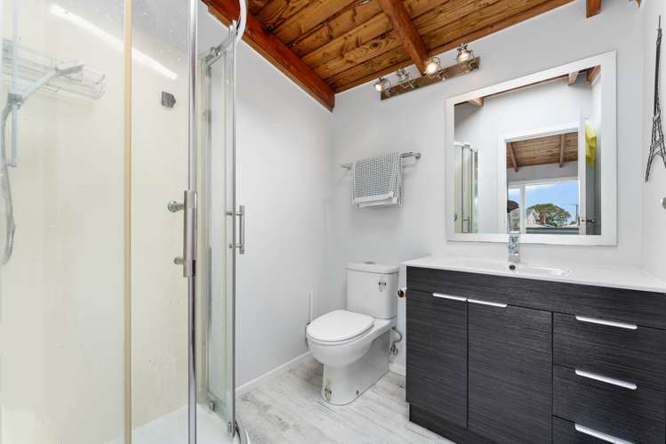 3 Crompton Road Massey_17