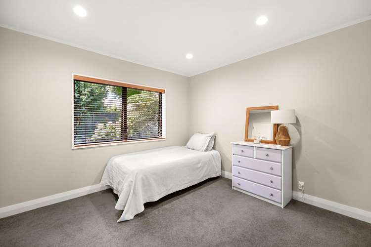 54 Ellerslie Avenue Chedworth_10