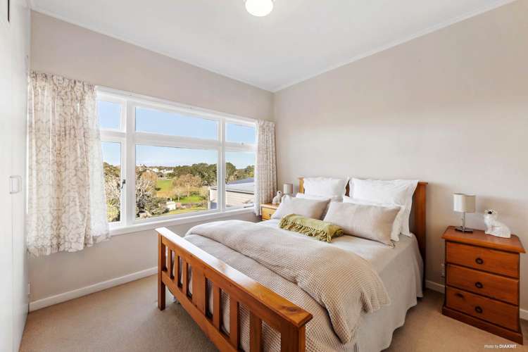 37 Hanlon Crescent Narrow Neck_11