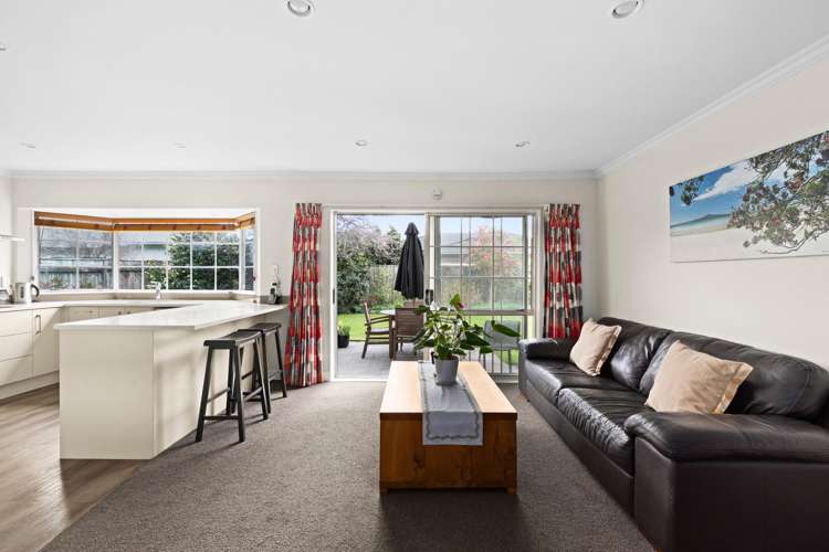 70 Whiting Crescent Greenmeadows_14