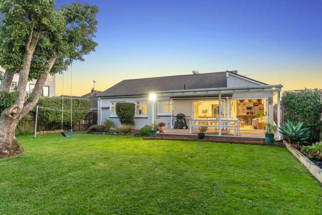 A Modernised 1940's Family Gem is ready for you!