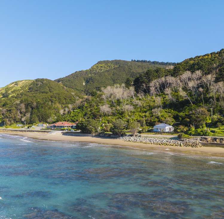 165 Beach Road Tokomaru Bay_34