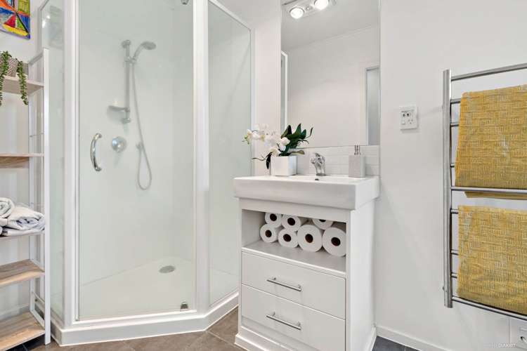 8/26a Mount Smart Road Onehunga_9