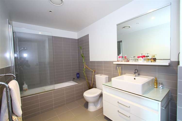 1204/30 Beach Road Auckland Central_12