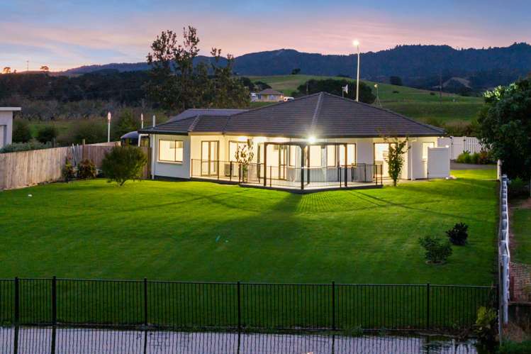 1162 East Coast Road Kaiaua_25