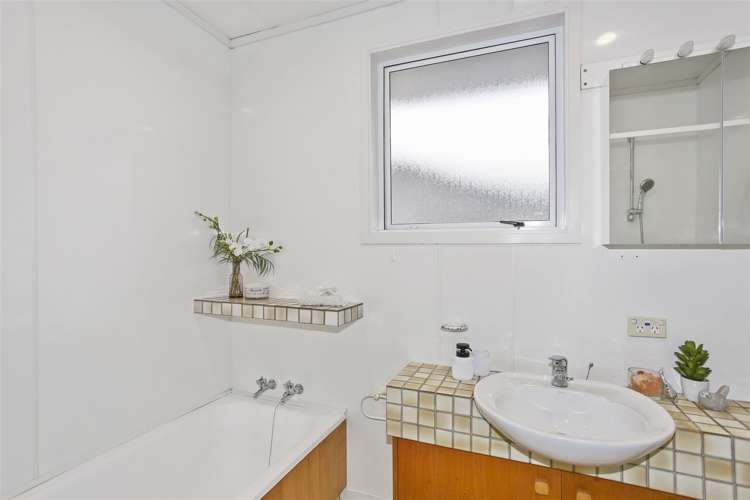 8 Callis Avenue Opaheke_17