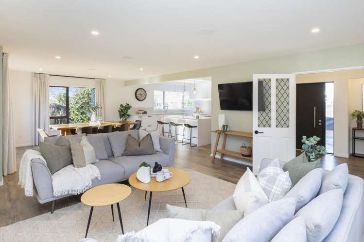 54 Regency Crescent Redwood_9