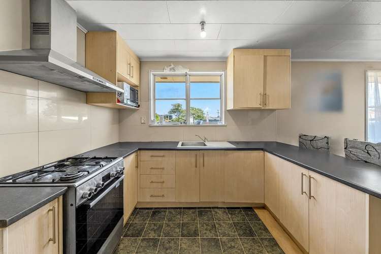 142 Preston Road Otara_8