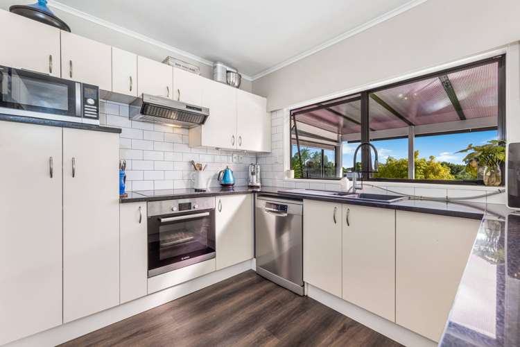 77 Clark Road Pahurehure_6