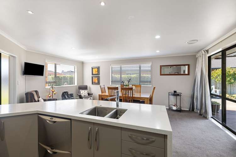 6 Liberty Grove Kelvin Grove_16