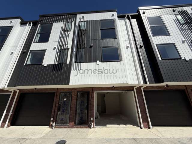 Modern 3-Bed Townhouse in Northpark