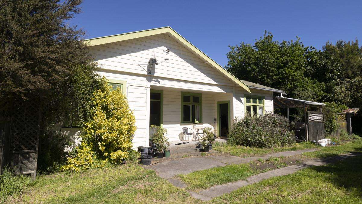 22 Bartons Road_4
